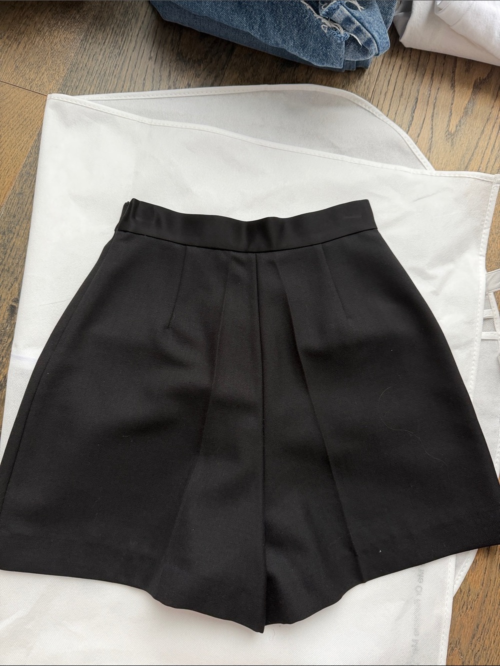 Sandro Hugo Black Shorts - Picture 7 of 7